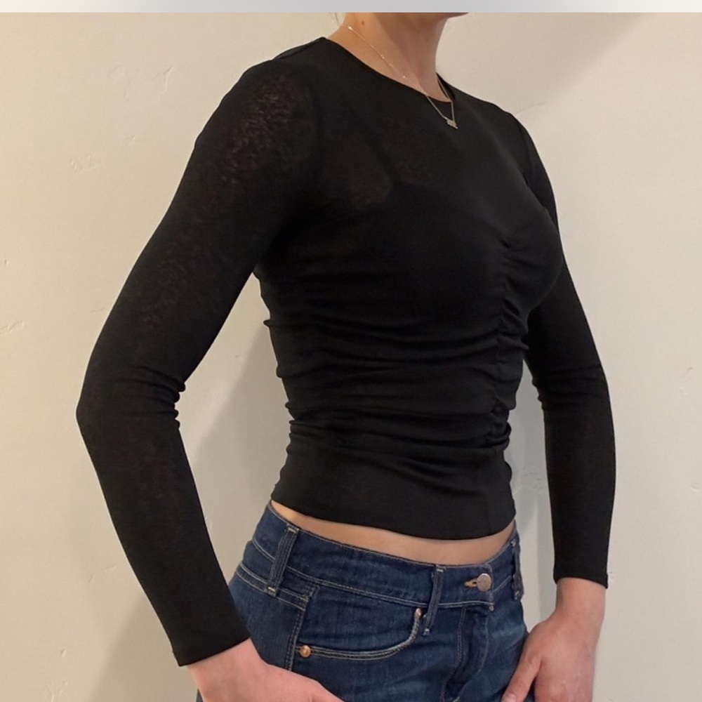 ASTR THE LABEL Black Long Sleeve Ruched Tee - Medium - Picture 2 of 9